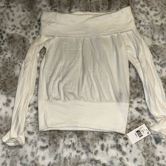 OFF SHOULDER SWEATER - Picture 1 of 3